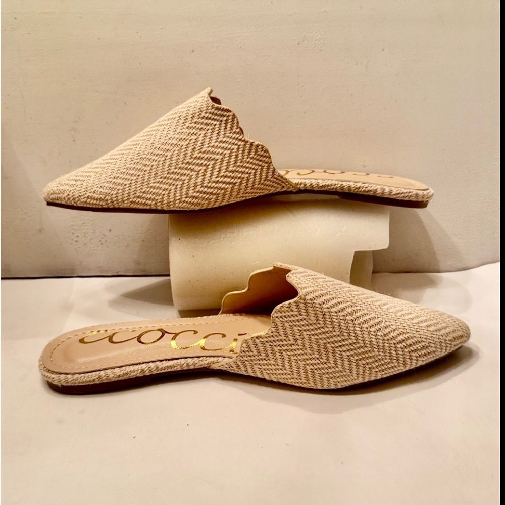 Ccocci slides taupe dandelion style slip on mules 7 1/2. New in box